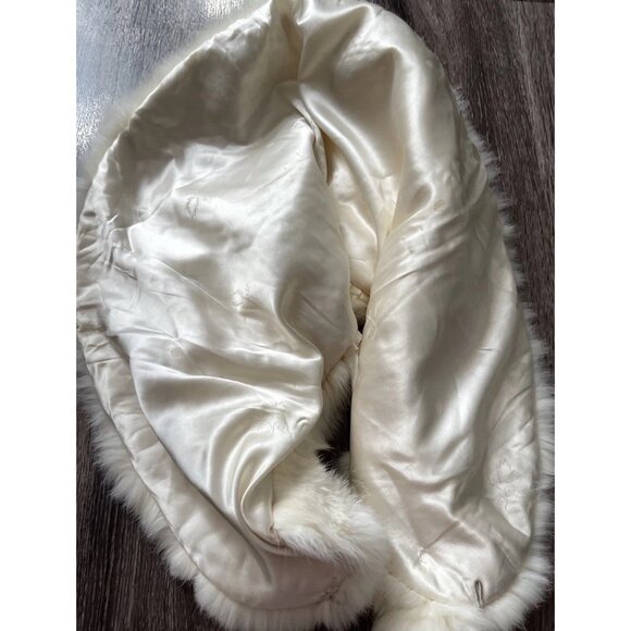 Vintage Rabbit Fur White Over The Shoulder Cape Wrap 70s Scarf Fits Small-Medium - Picture 9 of 16